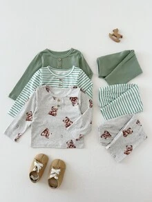 SHEIN Playful Pals 3套幼童男孩上衣褲子套裝 可愛鼠尾草綠灰色熊圖案 條紋羅紋長袖圓領 常規款 適合假日、秋季、日常穿著 - 綠色 - 查看 10
