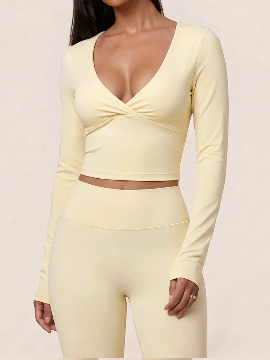 SHEIN BAE تي شيرت رياضي نسائي بلون موحد بياقة على شكل حرف V وتجاعيد أمامية وأكمام طويلة وقصة ضيقة - أصفر فاتح - مشاهدة 1