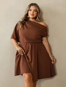 SHEIN CURVE+ فستان بني قصير الأكمام بقصة A-Line وياقة غير متماثلة ملابس عمل خريف وشتاء 2026 مقاس 22W - بني - مشاهدة 1