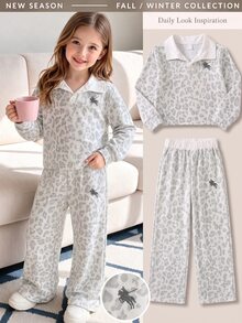 SHEIN Playful Pals 2件組少女學院風豹紋馬術刺繡 Polo 領寬腿褲運動衫套裝，校園派對街頭風秋季穿搭 - 灰色 - 查看 1