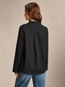 BizChic Blus Kasual Wanita Lengan Panjang Leher V Warna Polos untuk Beraktivitas di Luar Rumah - Hitam - View 6
