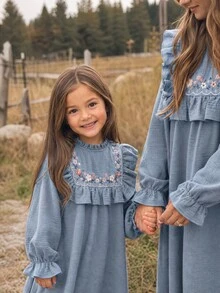 Emery Rose Kids Emery Rose Kids 女童編織純色花卉圖案荷葉邊休閒洋裝 - 霧霾藍 - 查看 5