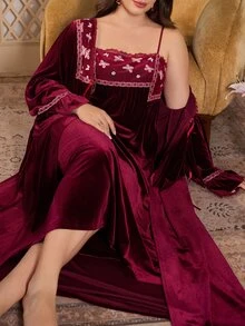 PalaceNights Heavy Embroidery Vintage Palace Style Velvet Plus Size Robe + Camisole Nightgown 2pcs Set - Burgundy - View 4