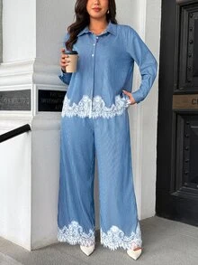 Vionelle Setelan Kasual Sehari-hari 2 Potong untuk Wanita Ukuran Plus dengan Atasan Lengan Panjang dan Celana Bergaris Patchwork Renda - Blue and White - View 6