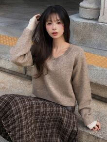 DAZY Solid Color Loose Short V-Neck Long Sleeve Casual Vacation Korean Style Autumn/Winter Daily Versatile Knit Sweater For Women - Khaki - View 4