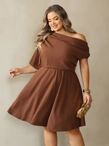 SHEIN CURVE+ فستان بني قصير الأكمام بقصة A-Line وياقة غير متماثلة ملابس عمل خريف وشتاء 2026 مقاس 22W - بني - مشاهدة 3