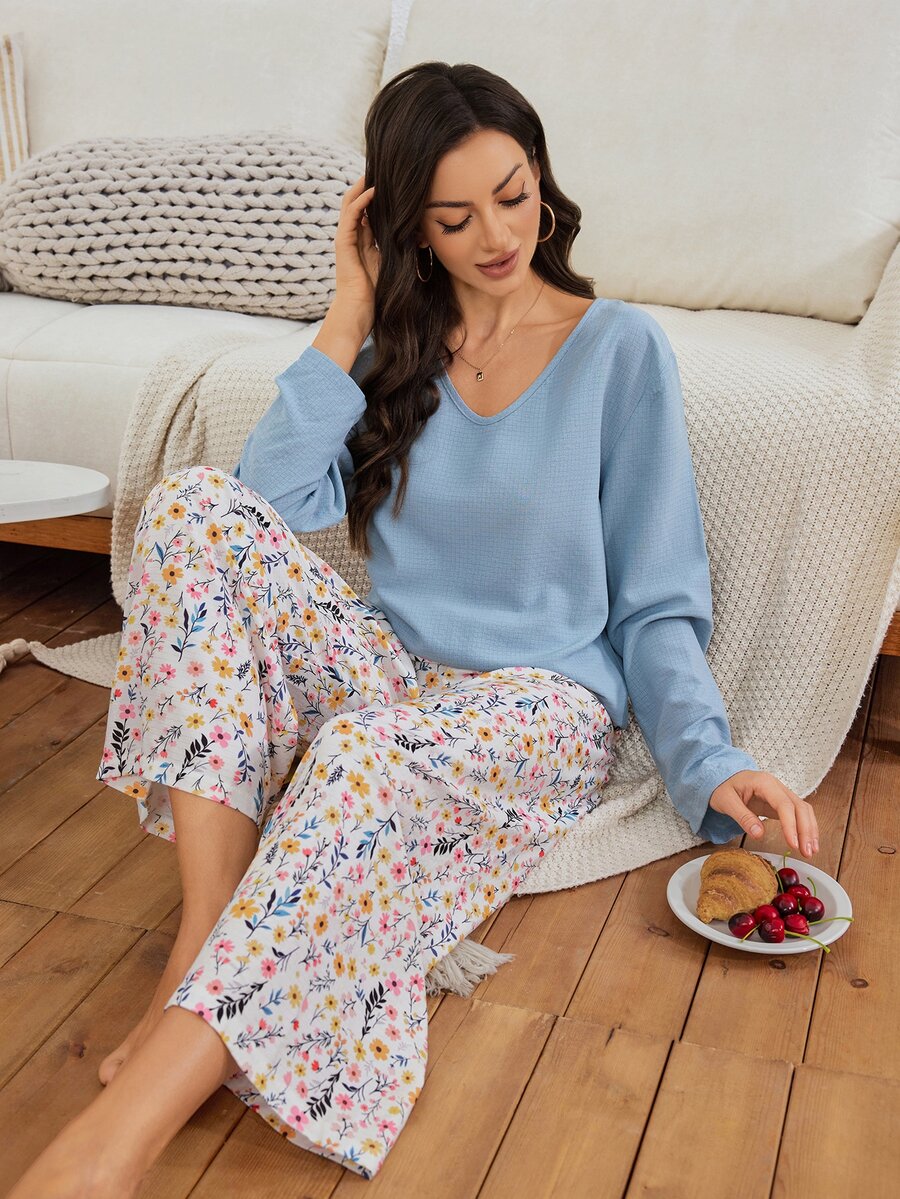 Serenescape Vacation Style Solid Color V-Neck Long Sleeve Ditsy Floral Loose Casual Women's Pajama Set - Blue - View 1