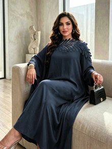 Al Najma 大尺碼女款領口葉片鏤空貼花 3D 秋冬長袖寬鬆版型大裙擺優雅洋裝 - 藏蓝色 - 查看 8