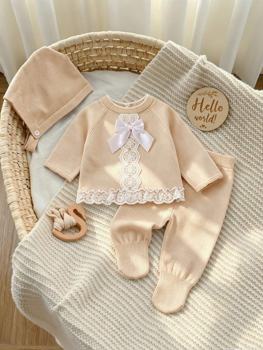 SHEIN Set Pakaian Bayi Baru Lahir Warna Krem, Atasan Rajut Lengan Panjang dengan Pita Renda dan Celana, Dilengkapi dengan Topi. - Unta - View 1