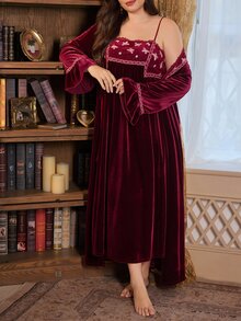 PalaceNights Heavy Embroidery Vintage Palace Style Velvet Plus Size Robe + Camisole Nightgown 2pcs Set - Burgundy - View 6