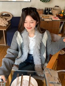 DAZY Women's Diamond Quilted Casual Korean Style Fur Collar Patchwork Long Sleeve Autumn/Winter Comfortable Cardigan - Grey - View 1