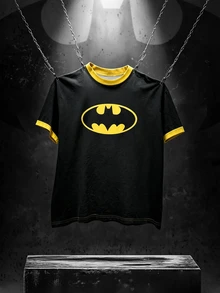 BATMAN X SHEIN Manfinity EMRG 男士復古對比飾邊卡通印花T恤，黃色對比Logo街頭風短袖 - 彩色 - 查看 2