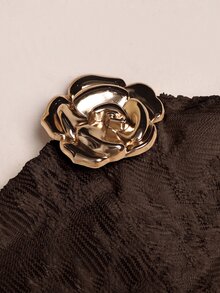 SHEIN 青少年女孩棕色針織蕾絲不對稱單肩中長洋裝，金色花朵裝飾，優雅單肩設計，純色太陽裙長洋裝，秋冬疊穿，舞會禮服，畢業禮服，優雅女孩茶會穿搭，棕色洋裝 - 棕色 - 查看 5