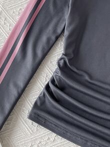 SHEIN 青少年女孩 T-Shirt 套裝 秋冬/春季休閒日常街頭風 配色蝴蝶結條紋印花圓領長袖 T-Shirt 與鬆緊抽繩運動長褲套裝，日常穿搭 - 灰色 - 查看 7