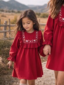 Emery Rose Kids Emery Rose Kids 少女編織素色花卉圖案荷葉邊休閒洋裝 - 紅色 - 查看 3