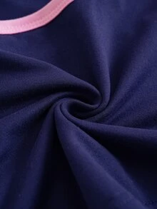 Mean Girls | SHEIN طقم نسائي من قطعتين كاجوال للاستخدام اليومي، توب كاميسول بطبعة حروف وألوان متباينة مع شورت - الأزرق - مشاهدة 8