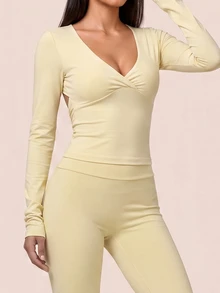 SHEIN BAE تي شيرت رياضي نسائي بلون موحد بياقة على شكل حرف V وتجاعيد أمامية وأكمام طويلة وقصة ضيقة - أصفر فاتح - مشاهدة 5