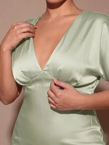 SHEIN BAE CURVE 大尺碼女款V領緞面洋裝，適合約會、度假、派對、日常穿著、聚會、戶外活動 - 綠色 - 查看 5