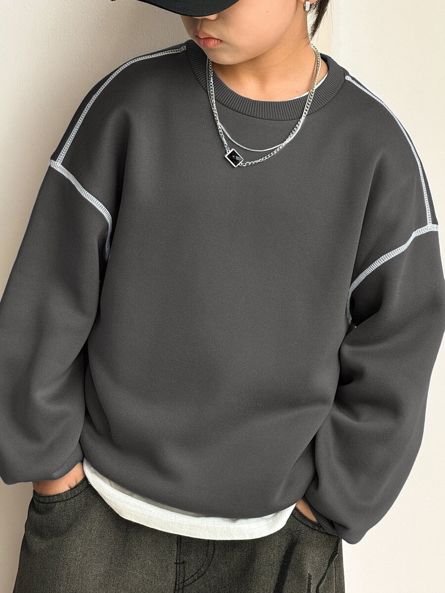 SHEIN Little Byeori 青少年男孩休閒韓系寬鬆百搭對比縫線深灰色圓領運動衫,適合通勤、上學、日常休閒外出與運動,秋冬款 - 深灰色 - 查看 1