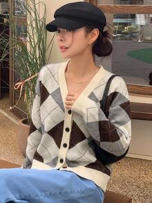 DAZY 女款配色格紋針織開襟外套 休閒優雅學院風復古街頭都市風 - 杏色 - 查看 3