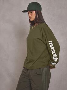 MUSERA 寬鬆大版圖案袖長袖上衣 T-shirt，酷女孩街頭風日常穿搭，Varsity 1997 Holiday Vacation 圖案 T-shirt，春夏款 - 軍綠色 - 查看 3