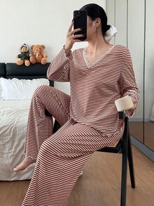 Napfluff CURVE Napfluff CURVE Dream Adore 女款 V 領蕾絲拼接條紋長袖大尺碼睡衣套裝 - 彩色 - 查看 6