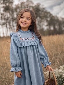 Emery Rose Kids Emery Rose Kids 女童編織純色花卉圖案荷葉邊休閒洋裝 - 霧霾藍 - 查看 3