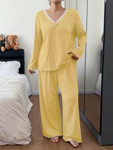 SHEIN Dream Adore 女款 V 領蕾絲拼接條紋長袖大尺碼睡衣套裝 - 彩色 - 查看 3