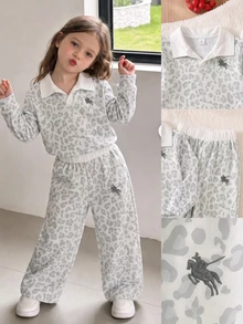 SHEIN Playful Pals 2件組少女學院風豹紋馬術刺繡 Polo 領寬腿褲運動衫套裝，校園派對街頭風秋季穿搭 - 灰色 - 查看 4