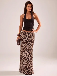 SHEIN BAE Setelan 2 Potong Atasan Tank Top Leher Halter Cokelat Polos dan Rok Motif Leopard untuk Musim Gugur/Dingin, Pakaian Rajut Elegan dan Praktis Motif Leopard untuk Wanita - Coklat - View 1