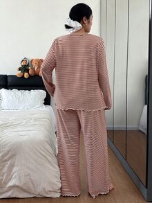 Napfluff CURVE Napfluff CURVE Dream Adore 女款 V 領蕾絲拼接條紋長袖大尺碼睡衣套裝 - 彩色 - 查看 2
