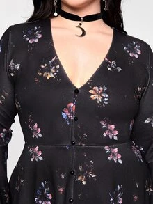 ROMWE Goth 大尺碼女款哥德風漸層花卉印花不對稱下擺喇叭袖洋裝 - 黑色 - 查看 2