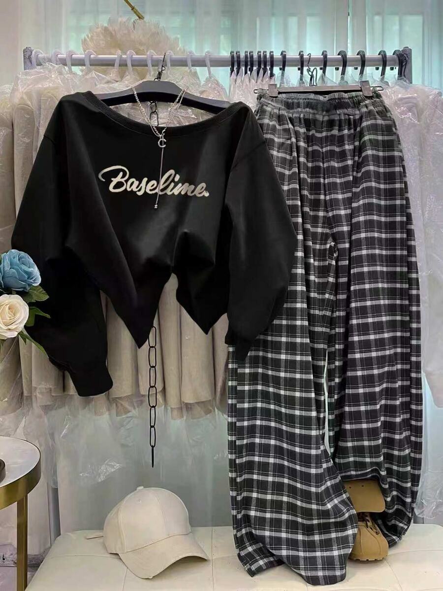 SHEIN 女款慵懶休閒風套裝,不對稱領口露肩字母印花長袖衛衣與格紋長褲,2件套 - 黑色 - 查看 1