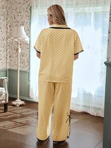 CottageSlumber Pijama Longo de Manga Curta Feminino com Patchwork de Renda em Blocos de Cor, Gola de Lapela, Estampa de Poá, Roupa de Descanso Plus Size - Amarelo - Visão 2