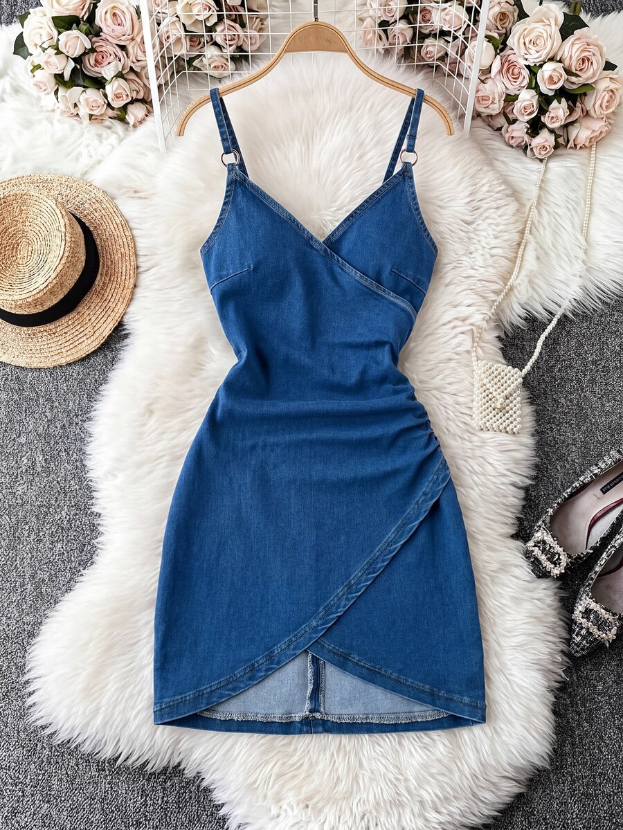 SHEIN LUNE Gaun Denim Seksi Slim Fit Berkerut untuk Wanita Ukuran Plus dengan Tali Bahu Tipis - Biru - View 1