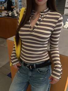 DAZY 女款夏季圓領半鈕扣性感修身簡約都市休閒內搭短袖T恤 - 黑色 - 查看 1