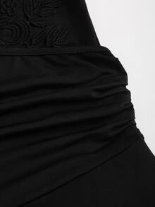 SHEIN PETITE جمبسوت نسائي بلون موحد كاجوال للارتداء اليومي برقبة هالتر - الأسود - مشاهدة 6