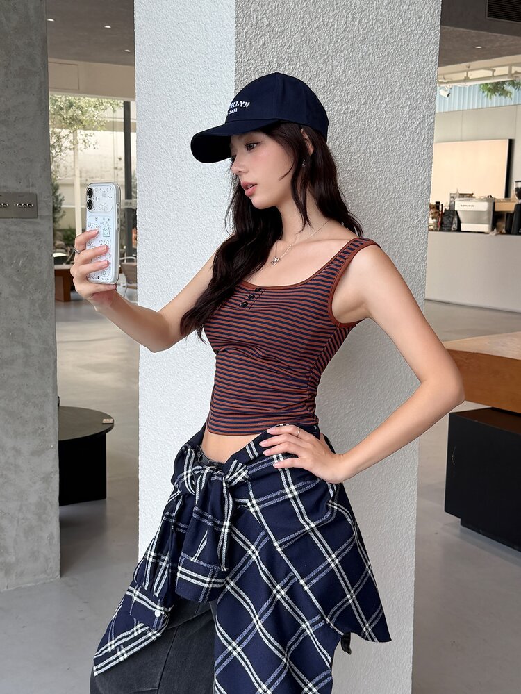 K-Vae 美式復古條紋修身方領背心 - 棕色 - 查看 5