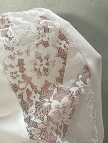 DelicateAllure طقم بيجامة نسائي أنيق نقي بتصميم دانتيل أبيض مرقع، نحيف ومحسن للطول، 2 قطعة - أبيض - مشاهدة 3