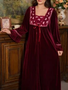 PalaceNights Heavy Embroidery Vintage Palace Style Velvet Plus Size Robe + Camisole Nightgown 2pcs Set - Burgundy - View 3