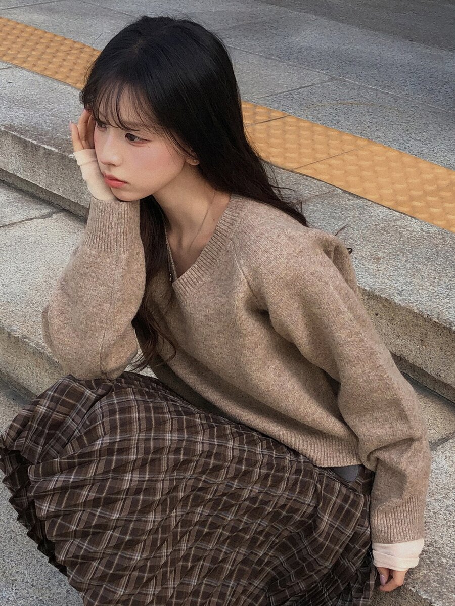 DAZY Solid Color Loose Short V-Neck Long Sleeve Casual Vacation Korean Style Autumn/Winter Daily Versatile Knit Sweater For Women - Khaki - View 1