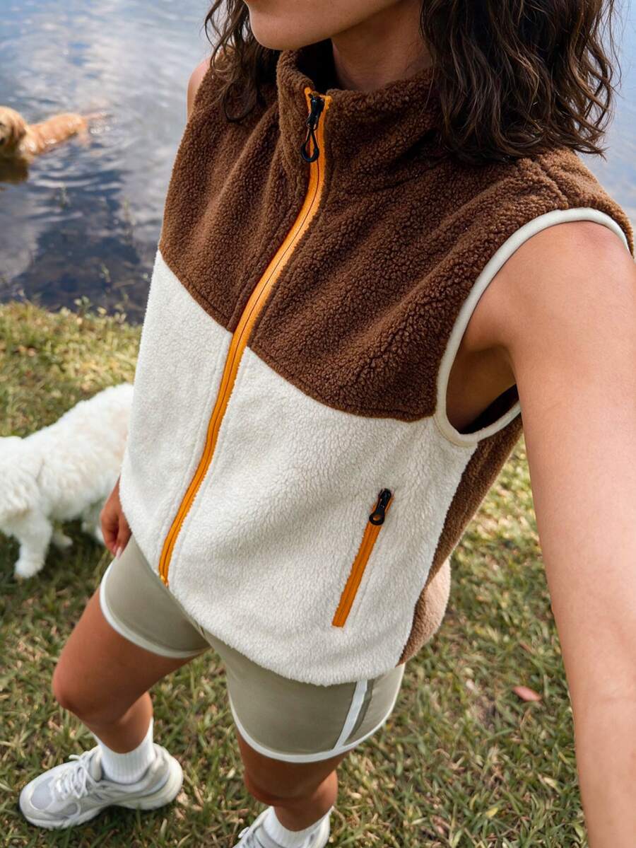 Exploreva Exploreva Women's Fashion Colorblock Outdoor Fleece Vest - Brown - View 1
