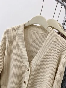 SHEIN 青少年女孩純色V領開襟短版休閒寬鬆落肩長袖秋季針織衫 - 杏色 - 查看 4