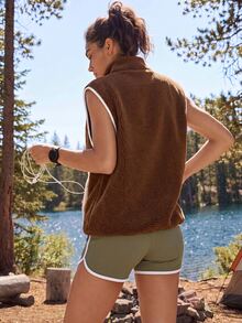 Exploreva Exploreva Women's Fashion Colorblock Outdoor Fleece Vest - Brown - View 2