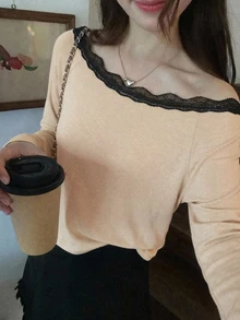 DAZY 女款撞色蕾絲飾邊寬鬆長袖不對稱肩休閒度假韓系街頭風春秋上衣 T-shirt - 卡其色 - 查看 1