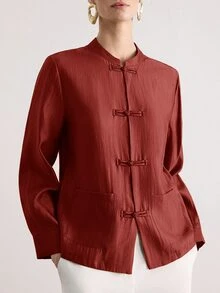 Aveloria Modichic 芥黃色緞面新中式立領盤扣夾克，復古禪意唐裝外套 - 紅色 - 查看 3