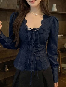 DAZY 女款白色方領花瓣袖鏤空刺繡蕾絲飾邊綁腰修身長袖襯衫 - 藏蓝色 - 查看 5