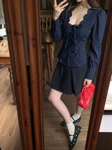 DAZY 女款白色方領花瓣袖鏤空刺繡蕾絲飾邊綁腰修身長袖襯衫 - 藏蓝色 - 查看 4