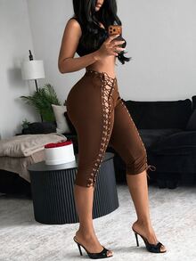 SHEIN BamGlam 2026春季女款新款性感露背細肩帶設計七吋座褲，街頭時尚酷女孩風 - 棕色 - 查看 4