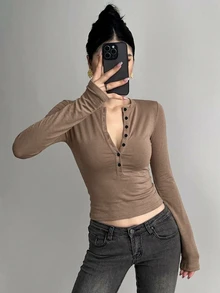 DAZY 女款半鈕扣長袖修身緊身T恤 - 卡其色 - 查看 5